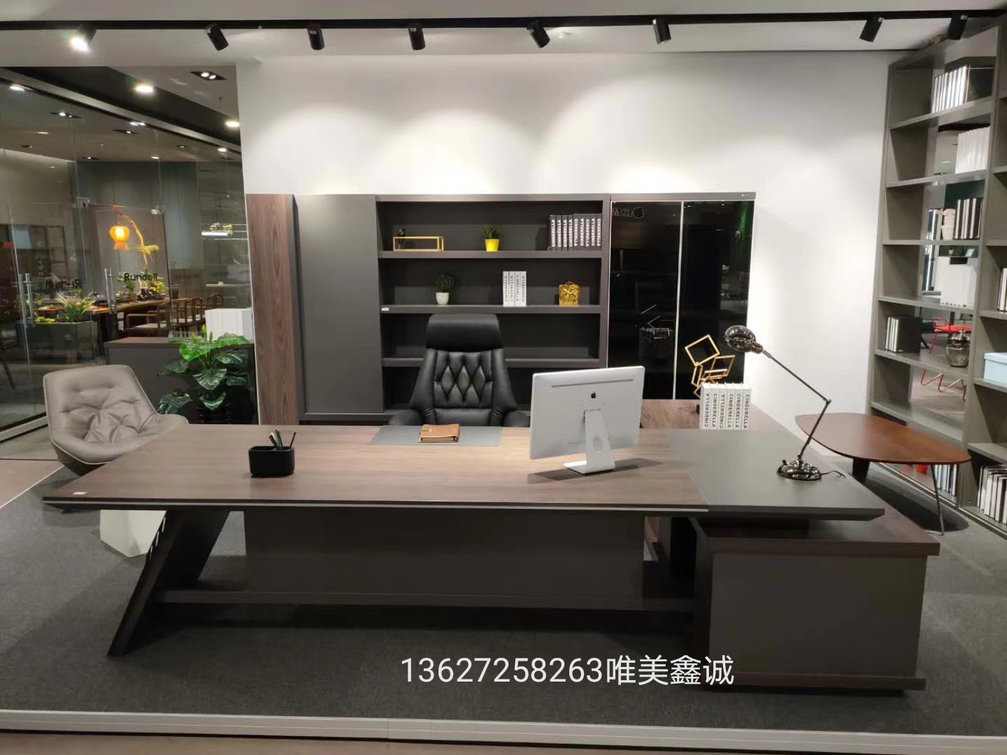  現(xiàn)代板式大班臺MW-BT045